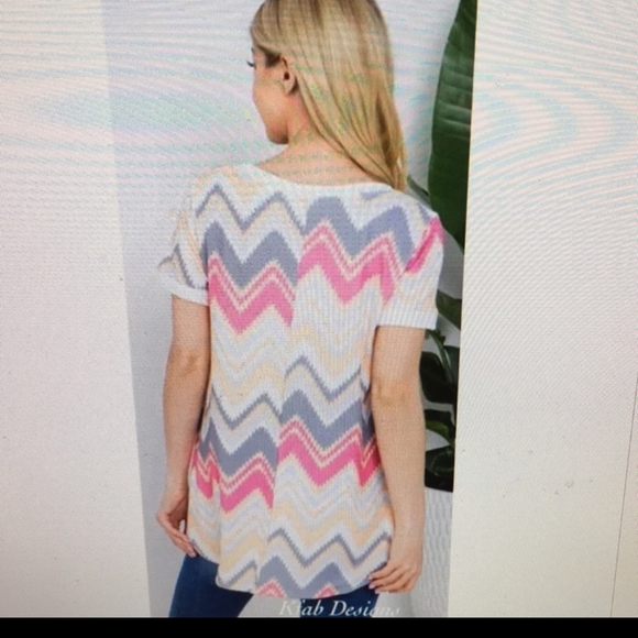 🆕Chevron style Tee - Picture 3 of 4